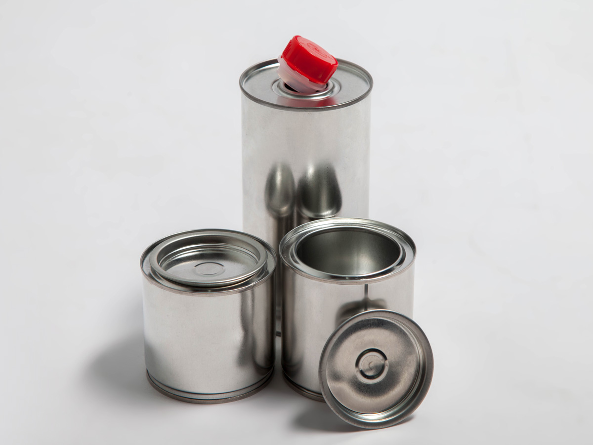 Cylindrical packaging for chemical products